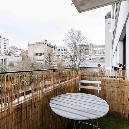 Beautiful Nest 2 Steps From Belleville *