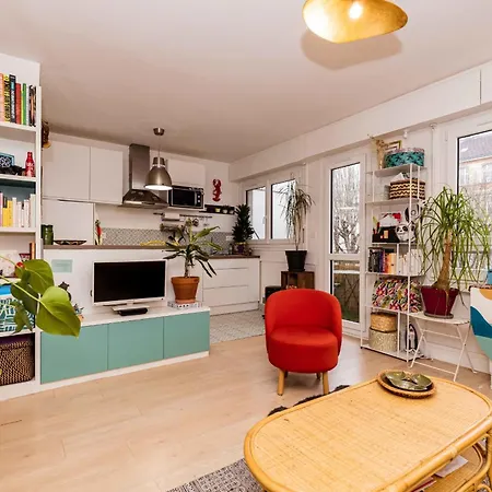 Апартаменты Beautiful Nest 2 Steps From Belleville Париж