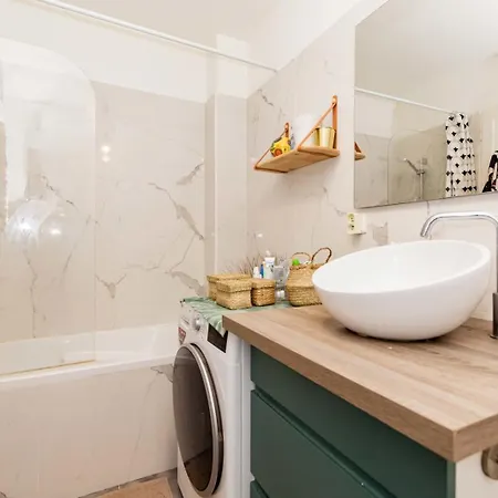 Beautiful Nest 2 Steps From Belleville Париж